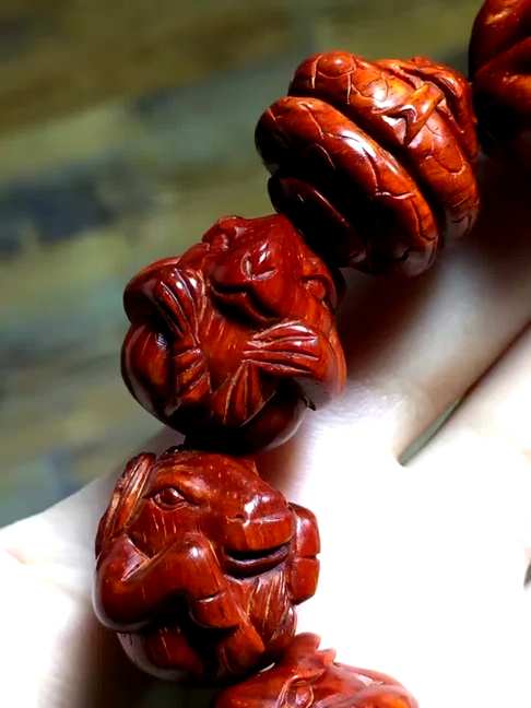 “十二生肖”雕刻珠印度小叶紫檀20mm鸡血红通透泥料高油高密略带