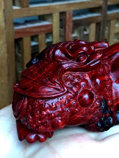 “金蟾有福”印度小叶紫檀手把件高油高密鸡血红手工雕