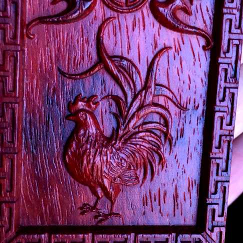 双福十二生肖“鸡”小叶紫檀无事牌鸡血红高油密精雕