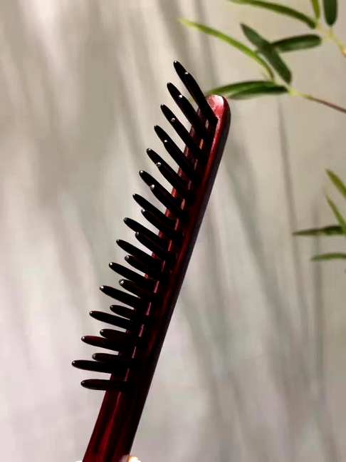 印度小叶紫檀木梳 总长20cm,宽4cm,齿粗3mm,齿长2.8cm,柄粗