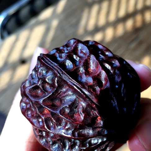 印度小叶紫檀木精雕核桃形保健球45mm高密包浆完美品相特价