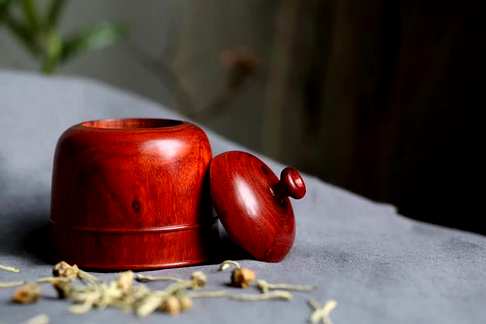 小叶紫檀茶叶罐,一木挖膛,料质细腻,造型简