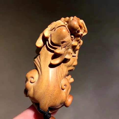 印度老山檀香木雕工艺品【龙头貔貅】精工手把件高密红肉级老料手