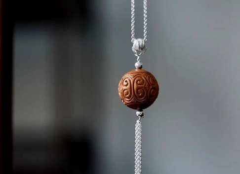 心,与美的距离,在于欣赏,在于懂得,印度老山檀香+银项链【如意纹