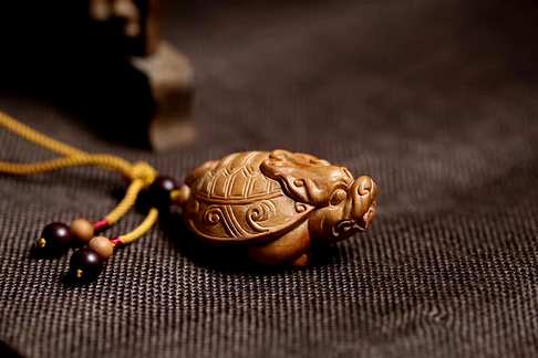印度老山檀香木雕工艺品【龙龟】精工手把件钥匙扣