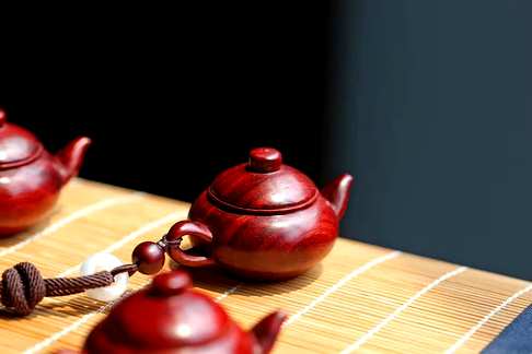 茶壶手把件,有着把把壶的美好寓意,茶壶手把件印度小叶紫檀5.7*3.