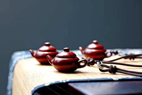 茶壶手把件,有着把把壶的美好寓意,茶壶手把件印度小叶紫檀5.7*3.