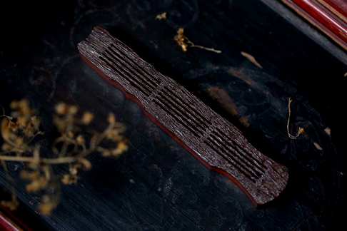 唯美物不可辜负！,天然皮沙小叶紫檀古琴·香盒13.3*2.6*1.5cm