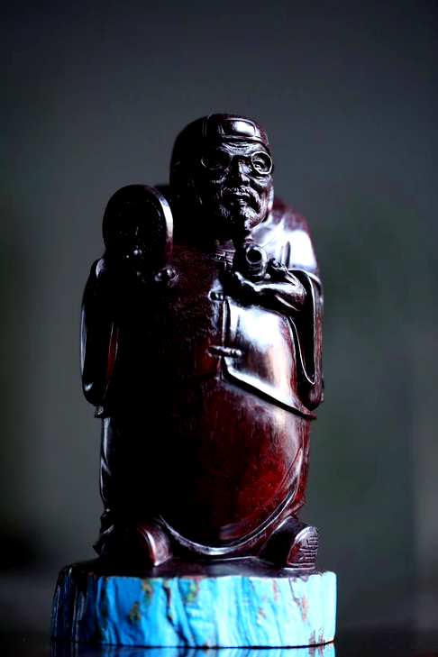 老财主,小叶紫檀原材料,由专业手工师傅精心雕刻,做工考究地主老