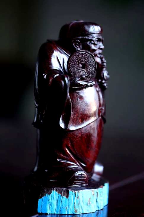 老财主,小叶紫檀原材料,由专业手工师傅精心雕刻,做工考究地主老
