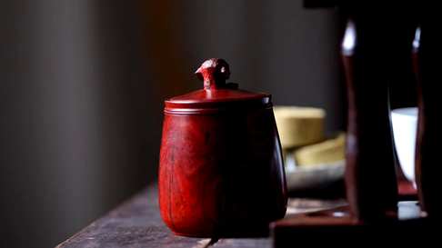 小叶紫檀守旺·茶叶罐,呆萌机灵的小狗是这款茶叶罐的独特符号
