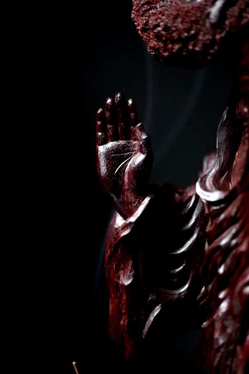 小叶紫檀达摩·香炉（多金星）,达摩行单手礼佛之,身体轮廓勾勒