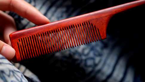 小叶紫檀尖角梳,一款超实用的梳子独特的尖尾设计,方便塑造你的