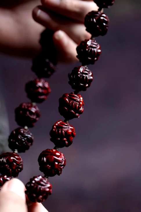 小叶紫檀十八籽18mm貔貅持珠,湘工手刻貔貅,道道打磨,颗颗油润