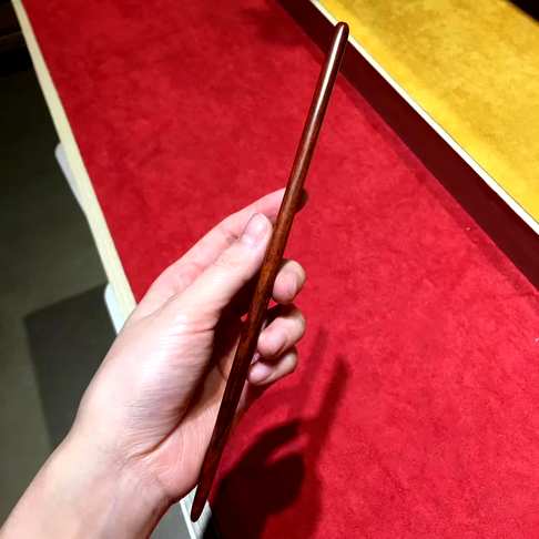 小叶紫檀尖角梳,一款超实用的梳子,独特的尖尾设计,方便塑造你的