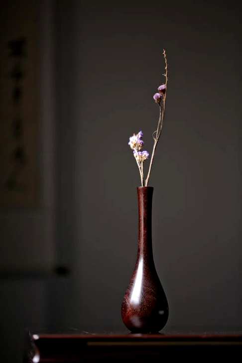 小叶紫檀【净瓶,器身雕刻莲蓬,清新淡雅木质光滑如玉,造型挺秀