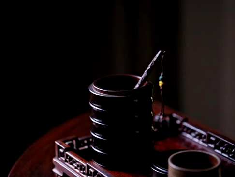 茶案雅玩|竹节式茶叶罐,紫檀一木两器,手艺之精美,题材之丰富,内
