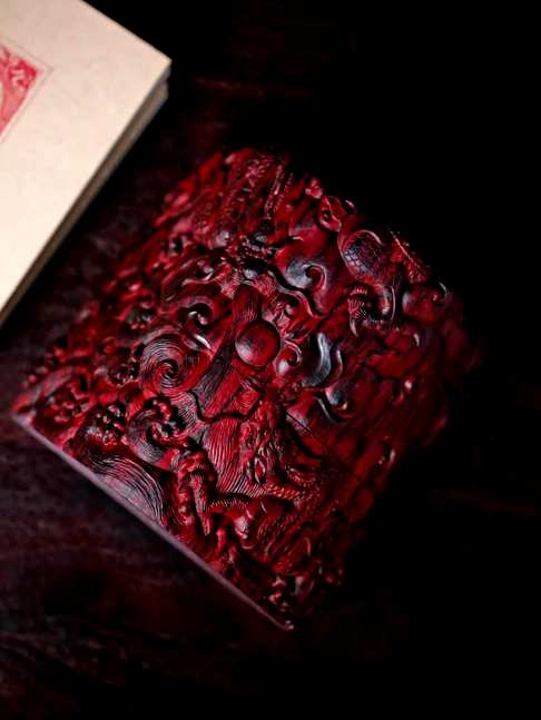 小叶紫檀【双龙戏珠】收纳盒,一木制器,料质细腻,色泽深邃 纯手