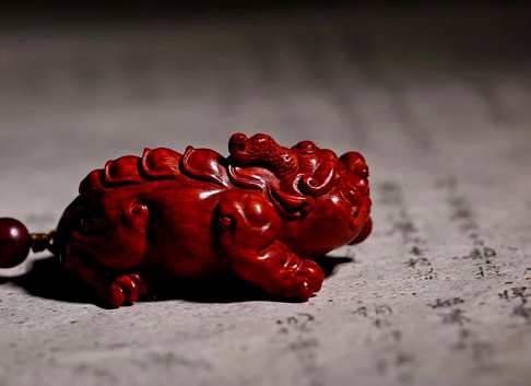 小叶紫檀｜天禄貔貅把件,天禄貔貅是古代汉族神话传说中的一种神