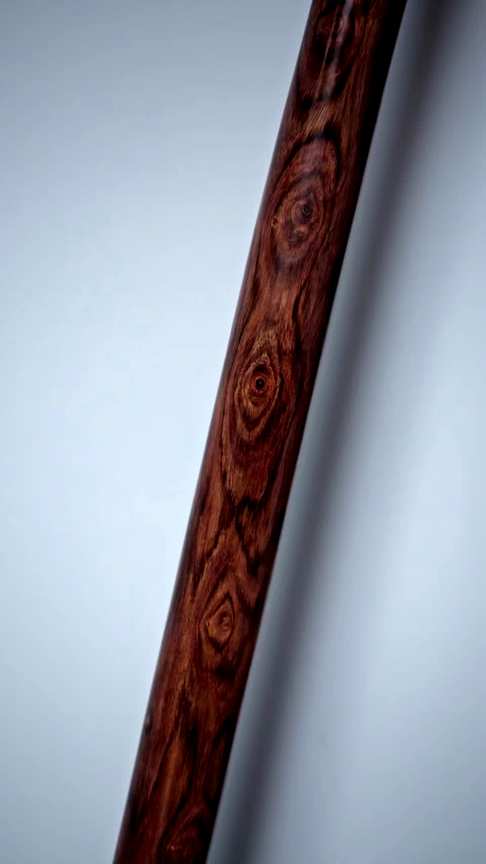 海黄【寿杖,此杖取材海黄虎皮鬼眼纹,色泽温润,纹理清晰很漂亮