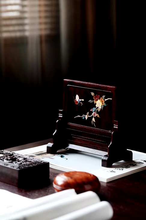 『蝶恋花』台屏,精选多金星小叶紫檀,经典器型,置于书房案桌,自有