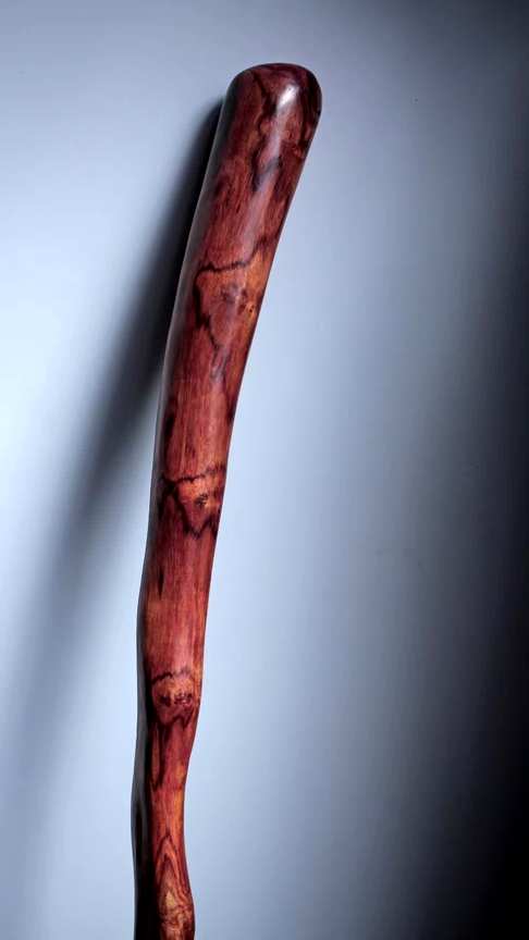 鬼眼虎皮纹海黄寿杖,随形有型,料质一流,手握舒适洒脱,杖底包铜精