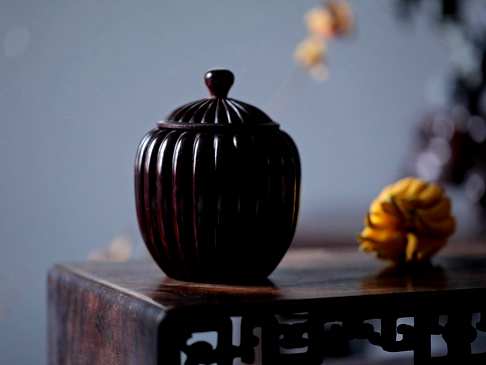 瓜瓤茶叶罐,小叶紫檀整木掏挖高密包浆老料高11cm直径9.8cm重305g