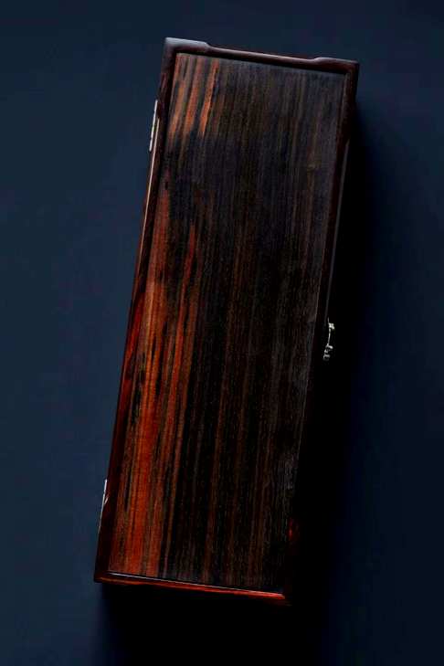 大红酸枝【首饰盒,首饰盒整器采用全独板制作,独板厚达9.5毫米,结