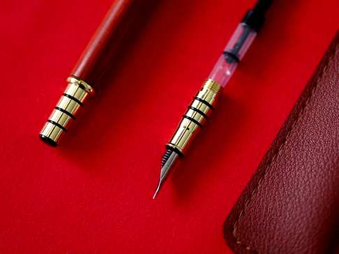 教师节·礼,小叶紫檀签字笔,采用一体两芯,圆珠笔和钢笔随性替换