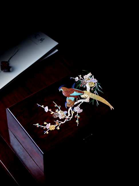 小叶紫檀『富贵长寿』首饰盒,嵌各式宝石花卉绶带鸟纹饰,盒内精选