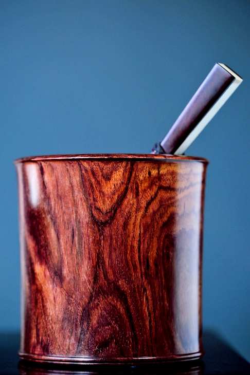 海黄油梨笔筒,臻选海黄老料,一木三器 质地细腻油润,纹理明晰