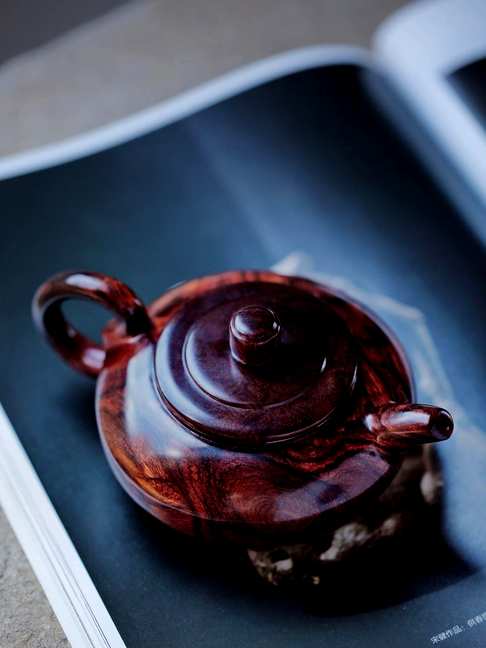 海黄油梨|茶壶,水波纹理清晰瑰丽,打磨光润,盘玩手感极佳,置案台