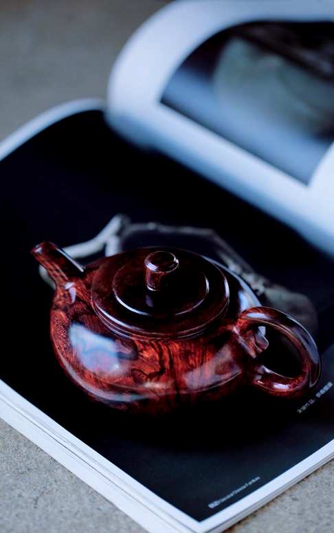 海黄油梨|茶壶,水波纹理清晰瑰丽,打磨光润,盘玩手感极佳,置案台