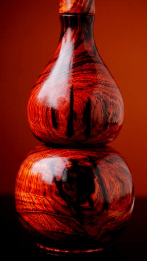 大红酸枝葫芦,水波纹整木制器,色泽温润,纹理明晰亮丽 葫芦形,寓