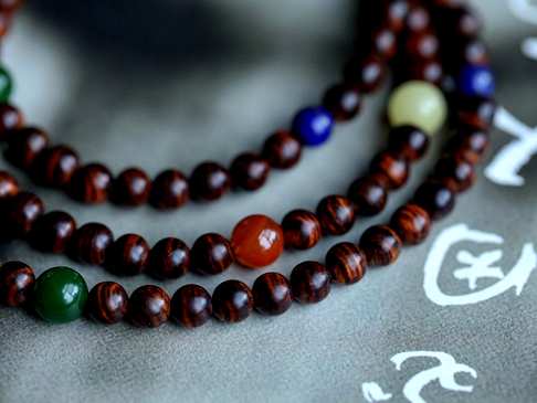 佛珠手串『子衿』海黄6mm108颗,配以多宝：大漆珠,玛瑙,青金石,蜜