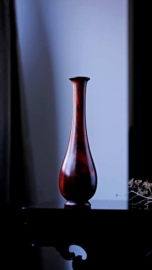 大红酸枝净瓶,红酸枝黑飘红老料,独木制器 色质温润亮丽,纹理细
