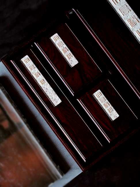 文房清供·文盒四件套,盒身木料取自紫檀高密老料 盒内三器,可纳