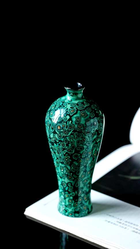 孔雀绿大漆|观音瓶,承循传统非遗工艺,逐层髤饰打磨,纹理奇美,色