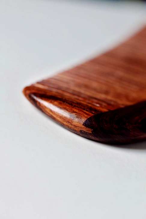 黄花梨【妍然】木梳,纯手工榫卯制作,形式便携实用,13*4.6*0.8cm|
