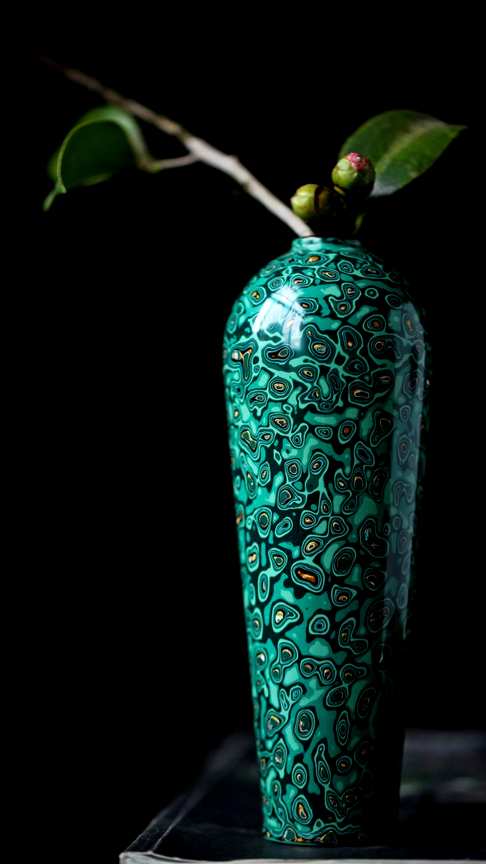 孔雀绿大漆梅瓶,传统大漆工艺,逐层髤饰打磨,纹理奇美,色华质坚,
