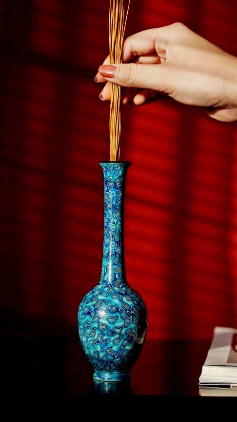蓝金大漆|净瓶,承循传统非遗工艺,逐层髤饰打磨,纹理奇美,色华质