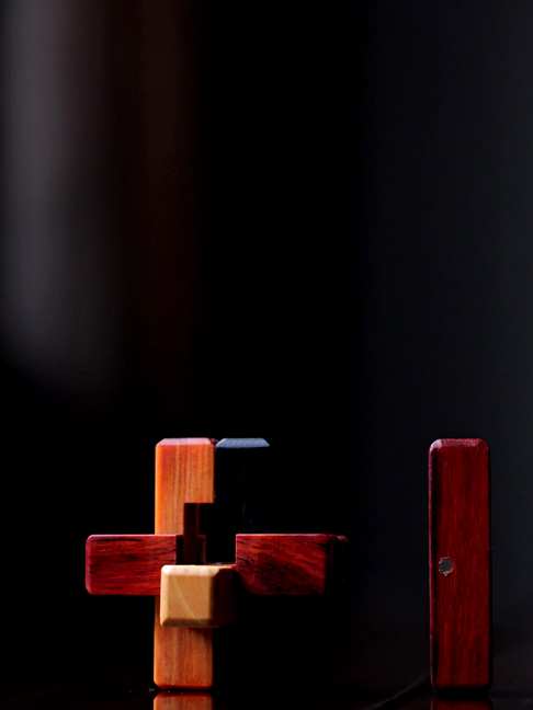 一个高智商的玩具,『鲁班锁六根锁』六种红木制成,凝聚古人智慧,