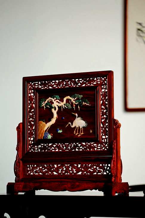 『松鹤延年』镂雕插屏,紫檀老料榫卯工艺制作,整器满工透雕缠枝莲
