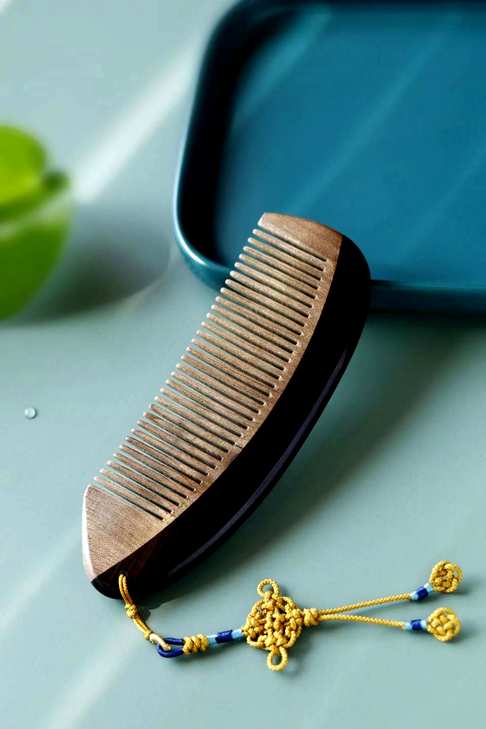 紫光檀-金丝楠【青怡】木梳搁置在心里的一把梳子；透过这把梳子