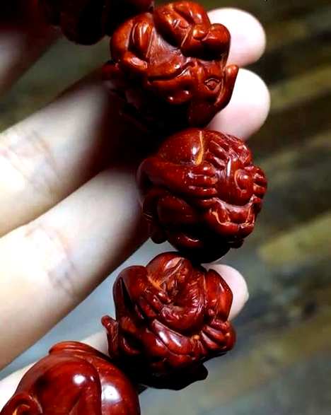 “十二生肖”雕刻珠印度小叶紫檀20mm鸡血红通透泥料高油高密
