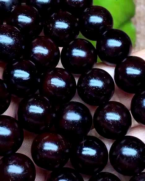 【千年妖料】玻璃黑珍珠 珠子开出来就是暗紫黑色。