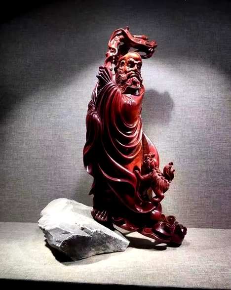 【神器】：小叶紫檀老料（戏狮达摩） 细腻的雕刻 高油密的材料