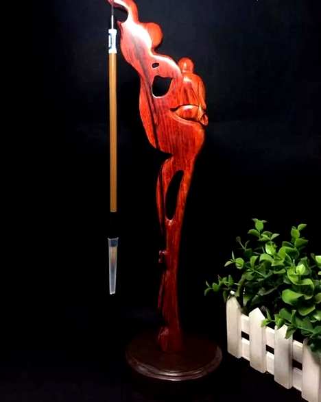 小叶紫檀“坐禅达摩”笔挂 鸡血红火焰材质 造型独特 款式