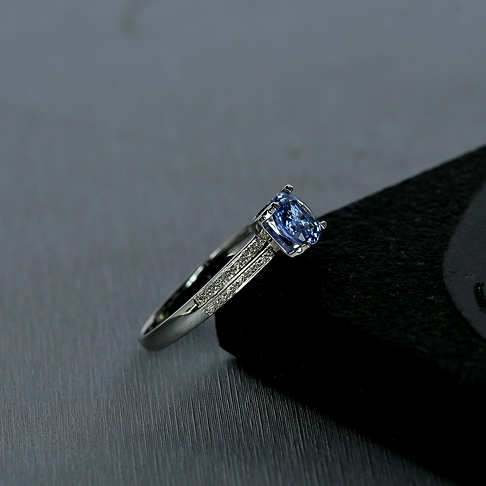 白金镶钻蓝宝石戒指--蓝宝石-A250216I12030