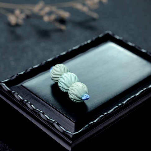 中高瓷蓝绿绿松石雕刻珠（三件）--绿松石-F224518C05001